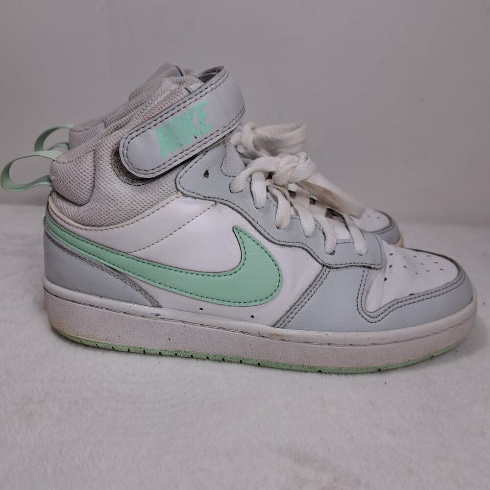 Nike Boys Court Borough Mid 2 CD7782-011 White Basketball Shoes Sneakers Sz 5Y